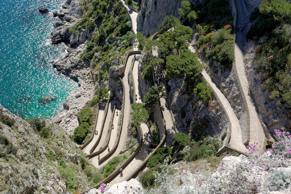 В самому серці моря — італійський острів, який варто побачити - фото 1