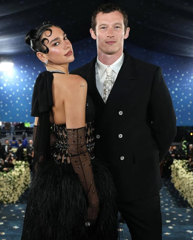 Dua Lipa and Callum Turner got engaged - photo