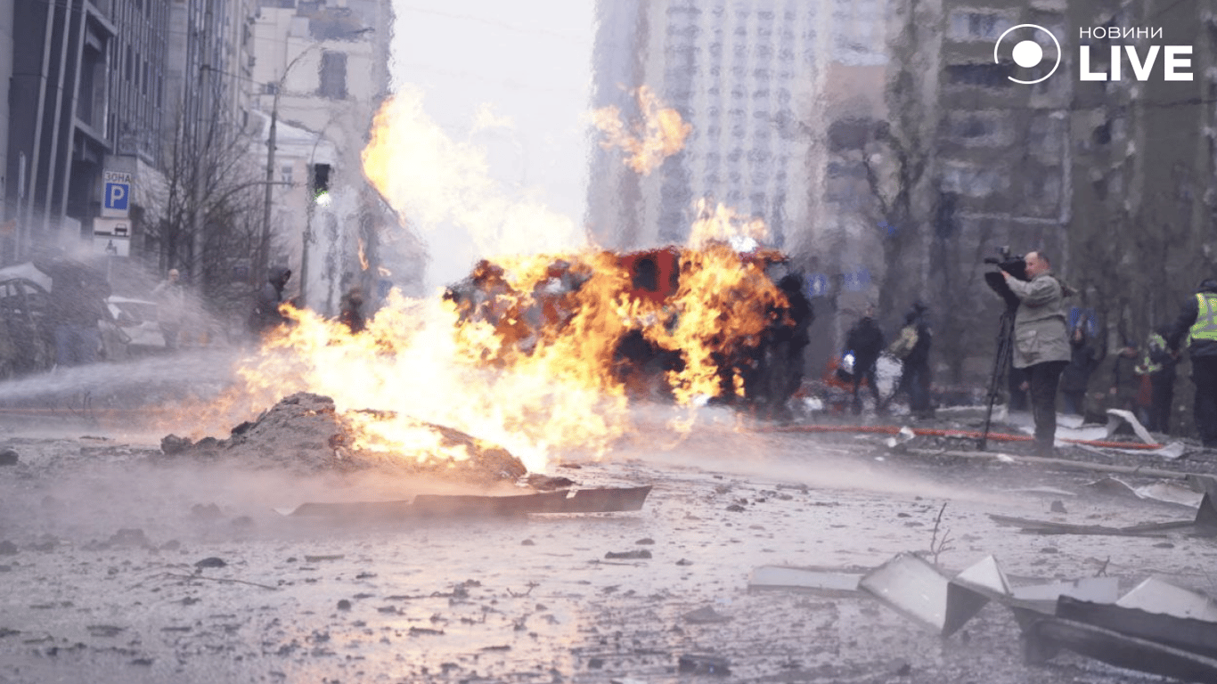 Фото наслідків атаки балістичними ракетами на Київ: руйнування та постраждалі райони