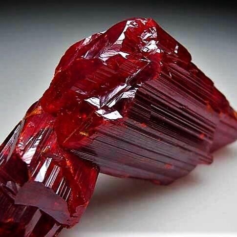 Лал, являющийся талисманом именинника 13 апреля