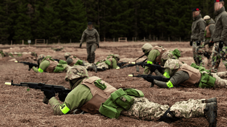 Заграничная командировка военного — какую выплату он потеряет - 285x160