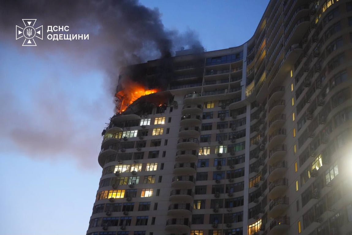 Зеленский: РФ атаковала 10 областей, есть погибшие и раненые - фото 1