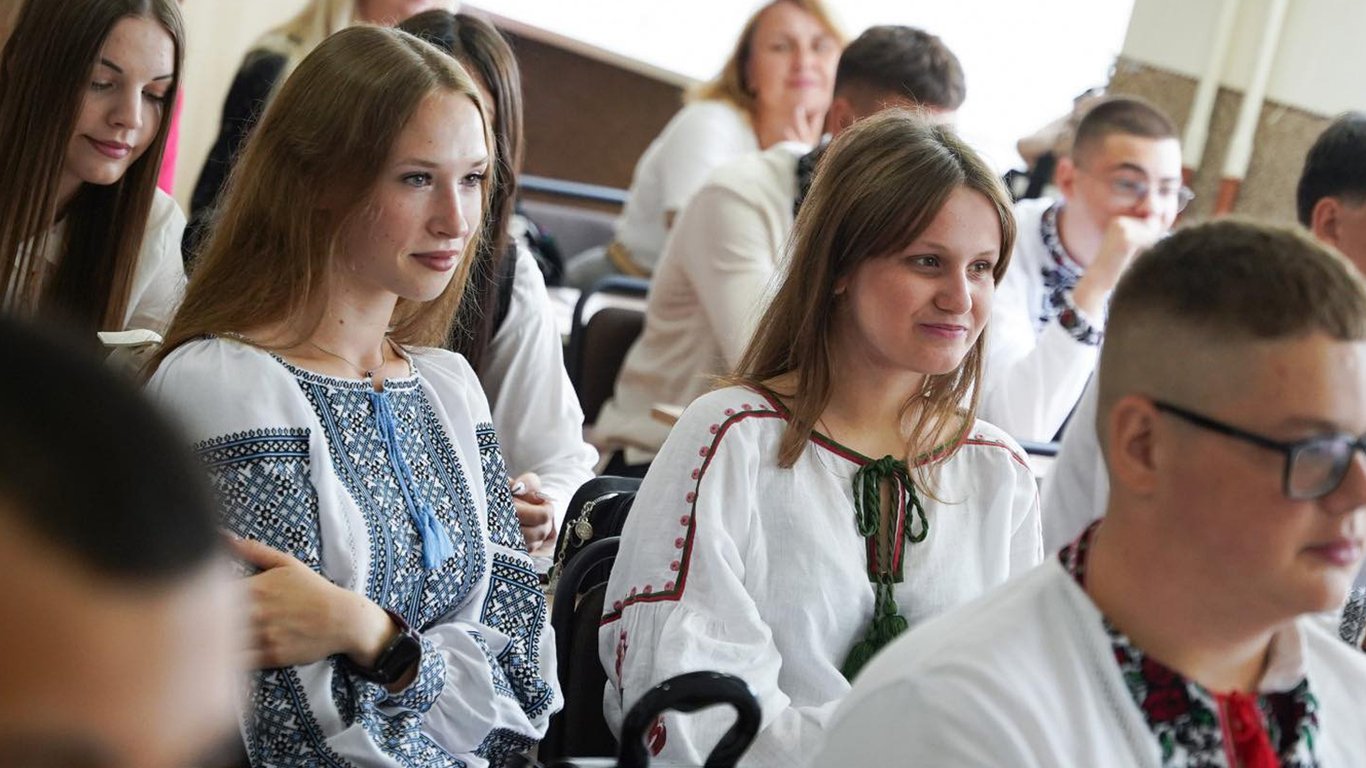 Во Львове опровергли заявления, что дети-ВПЛ не посещают школы из-за травли