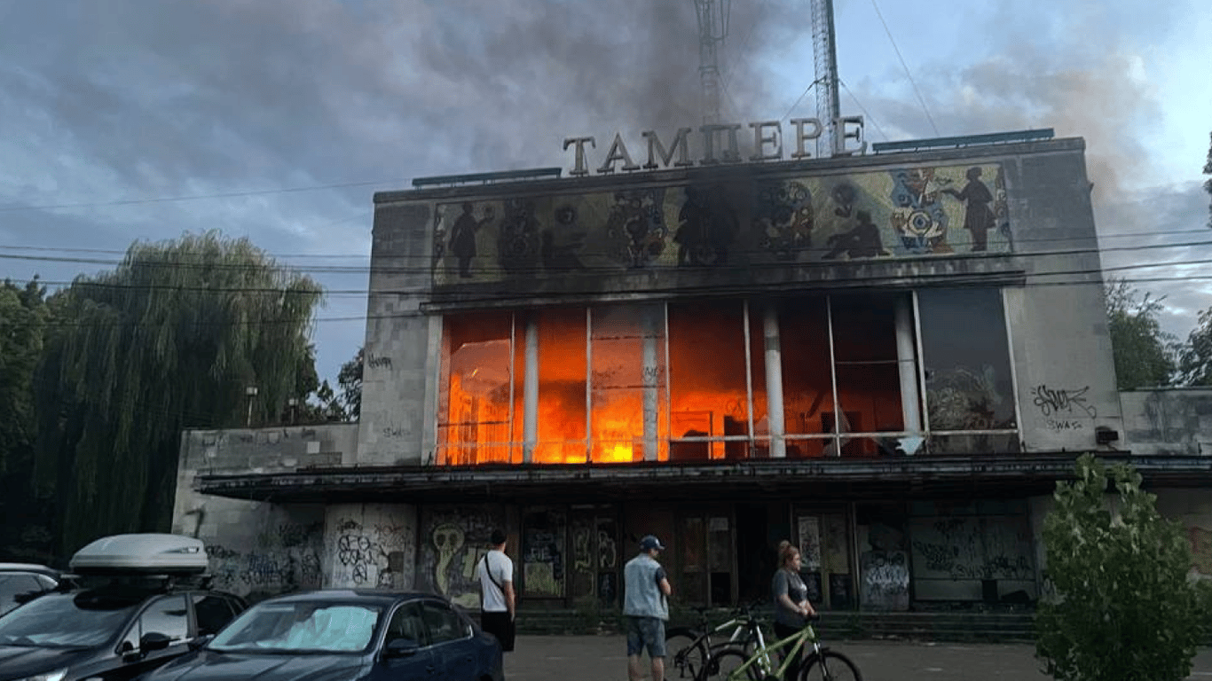 Пожежа в кінотеатрі "Тампере" в Києві 7 серпня — подробиці гасіння