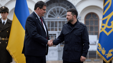 Зеленский принял верительные грамоты от новых послов - 285x160