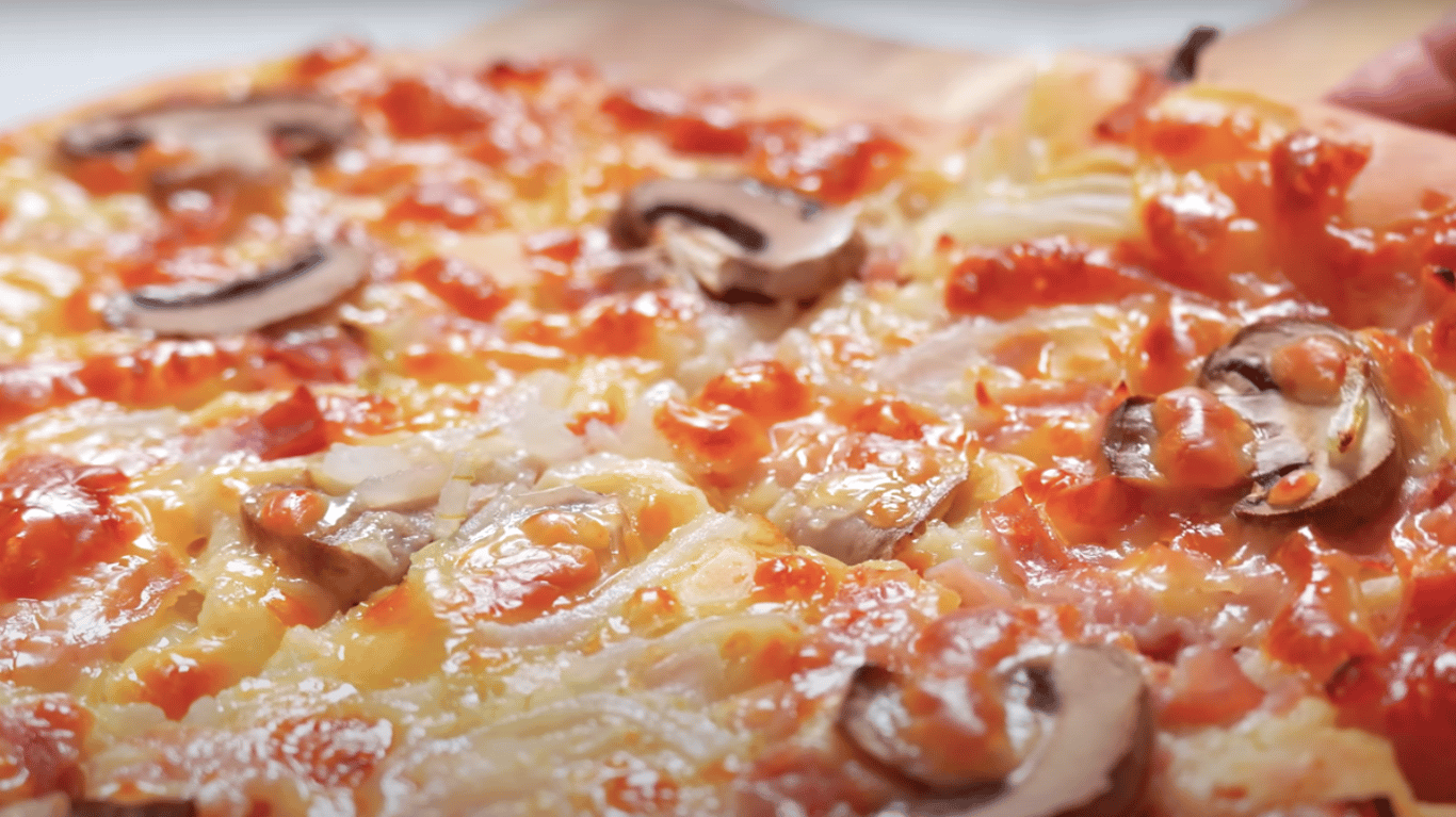 пиріг за хвилину, який краще піци, тісто на кефірі та будь-яка начинка