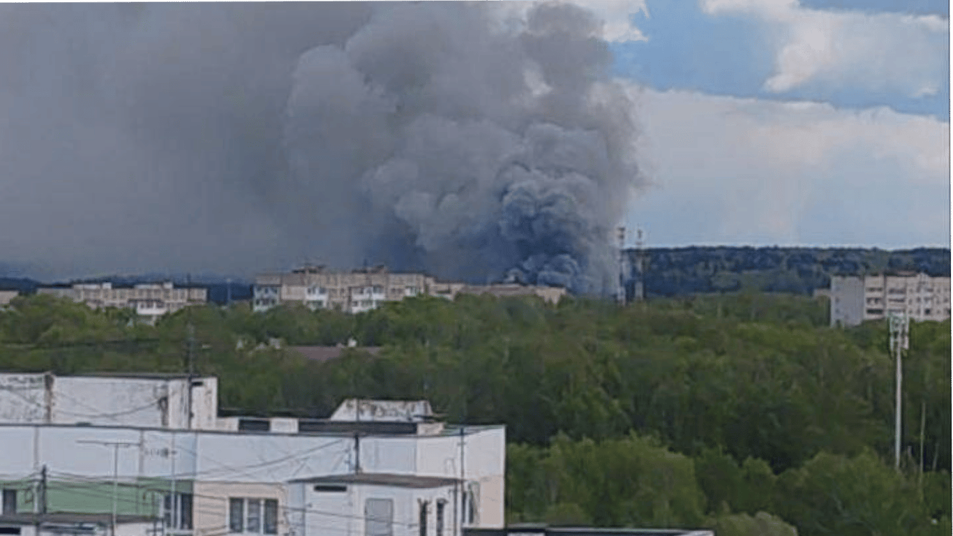 В Подмосковье масштабный пожар — что горит