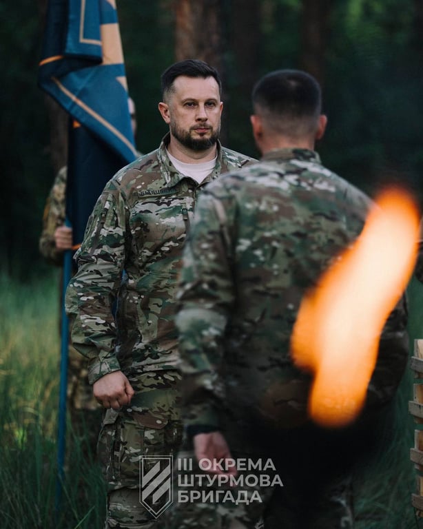 Командир звертається до підрозділу під час церемонії