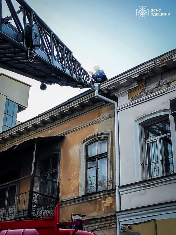 Не вечір, а квест — в Одесі рятувальники діставали людей з пасток - фото 1