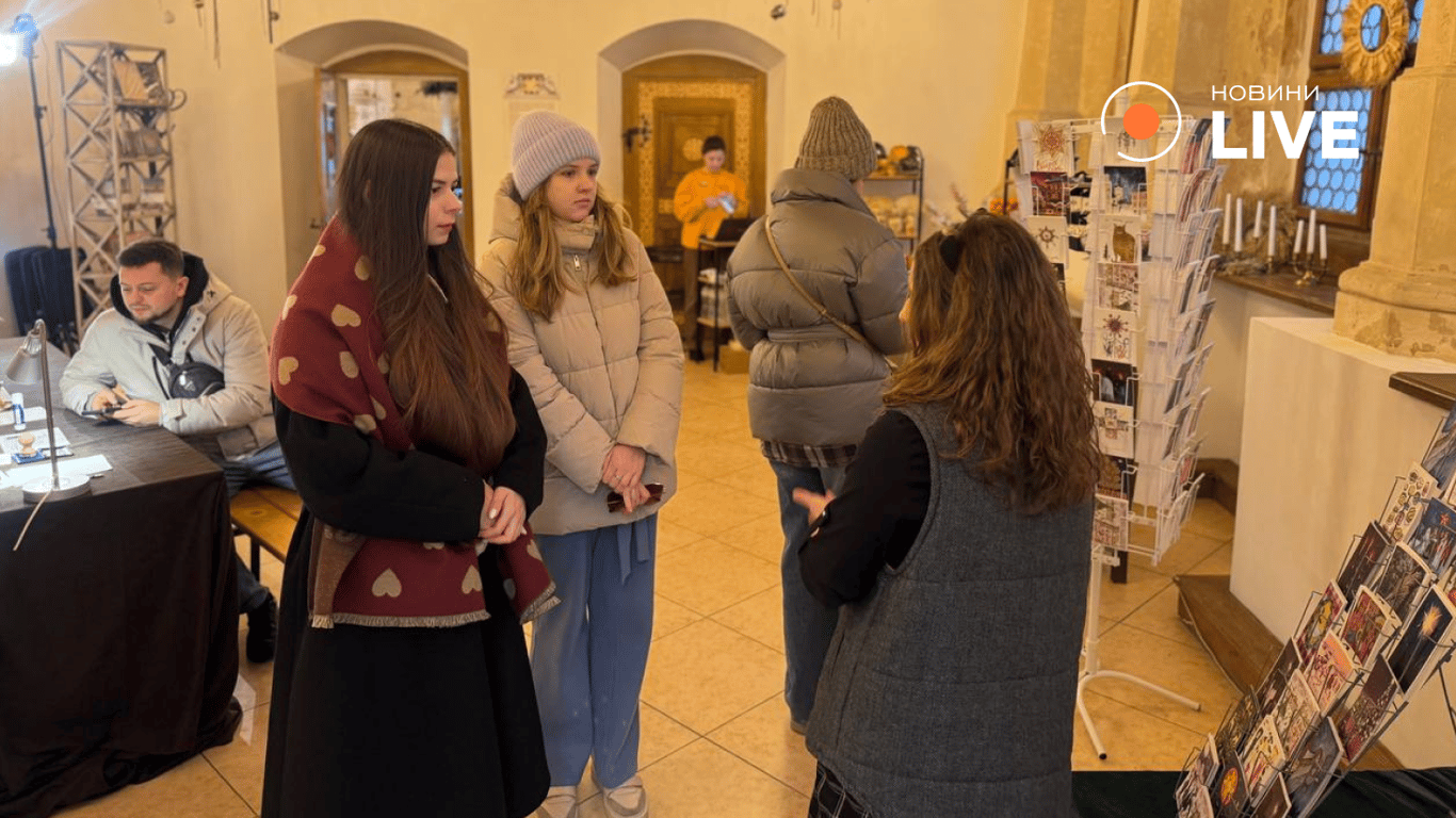 У Львові на площі Ринок відкрилася Різдвяна пошта — фото - фото 1