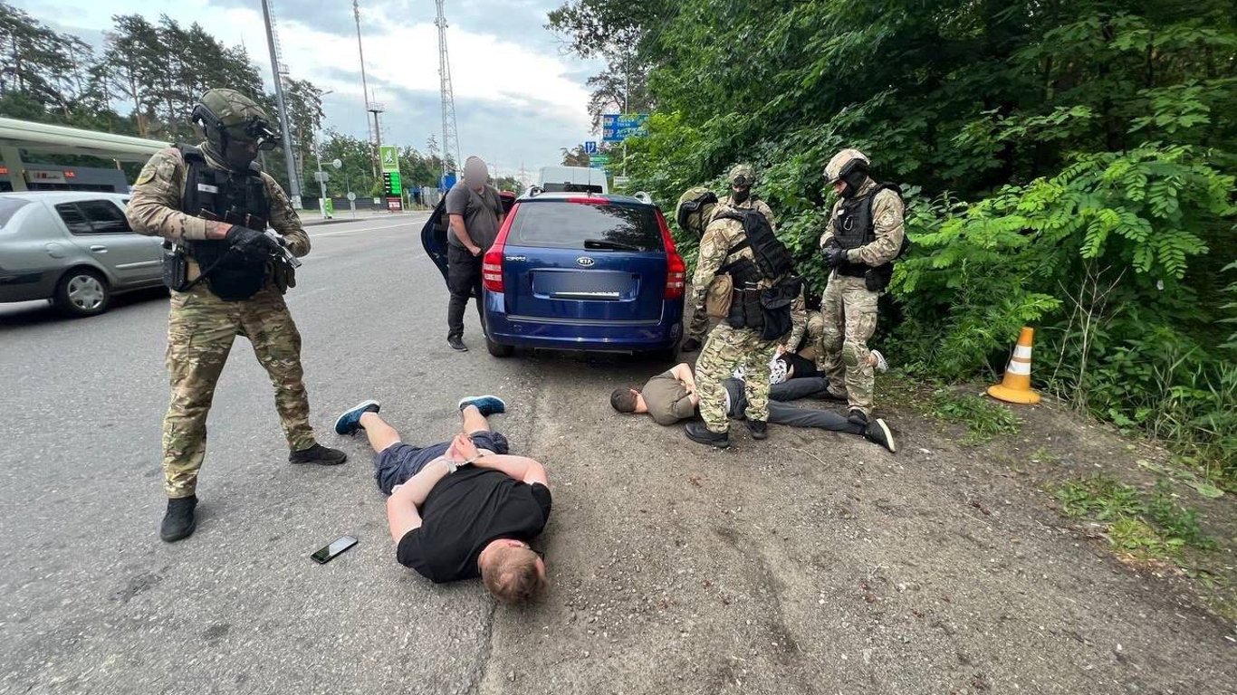 В Киевской области поймали профессиональных торговцев оружием