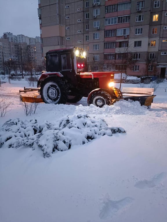 У Києві прибирають сніг