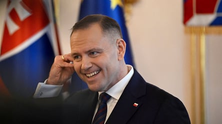 Навроцкий пригласил Зеленского посетить украинцев в Польше - 285x160