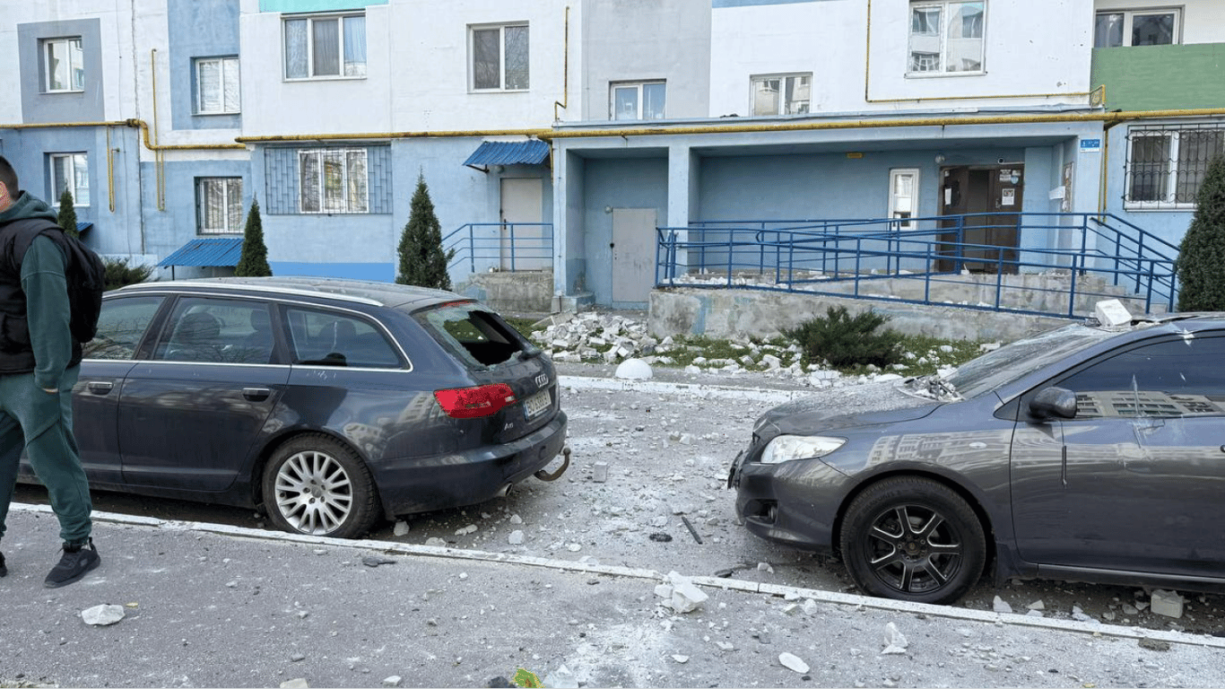 Россияне ударили по учебному заведению в Харькове