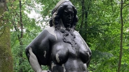 У Львівському парку невідомі познущалися зі скульптури жінки - 285x160