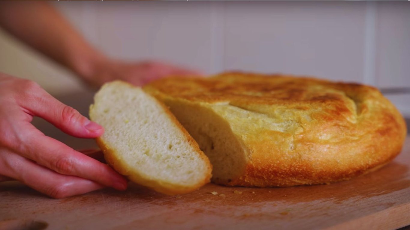 Простий і бюджетний рецепт домашнього хліба без духовки — відео рецепт