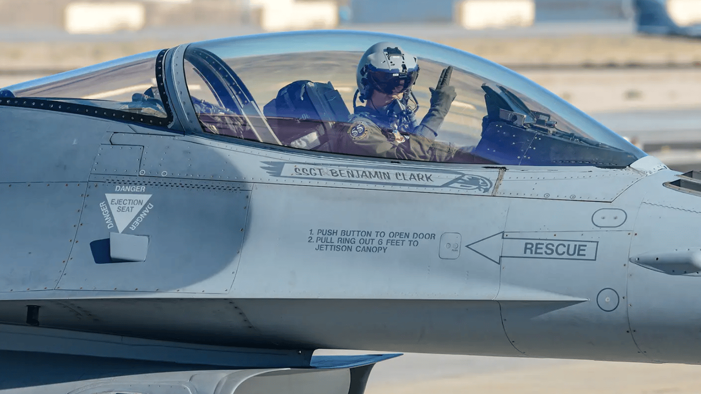 Обучение на истребителях F-16: сколько будут продолжаться обучение украинских пилотов
