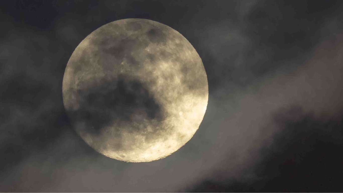 Астрофотограф показал снимок Луны в чрезвычайно высоком разрешении