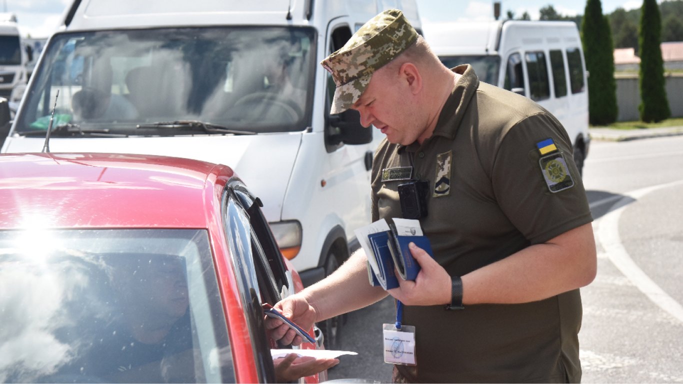 Виїзд за кордон до 25 років — чи дає підстави виїхати новий закон