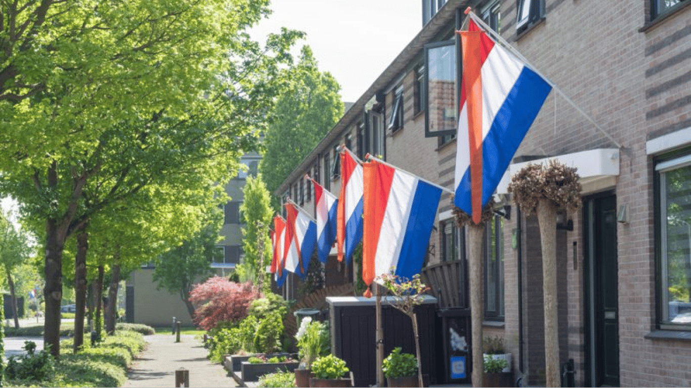 В Нидерландах призывают жителей цеплять флаги правильно, хотя бы в День памяти: с чем это связано
