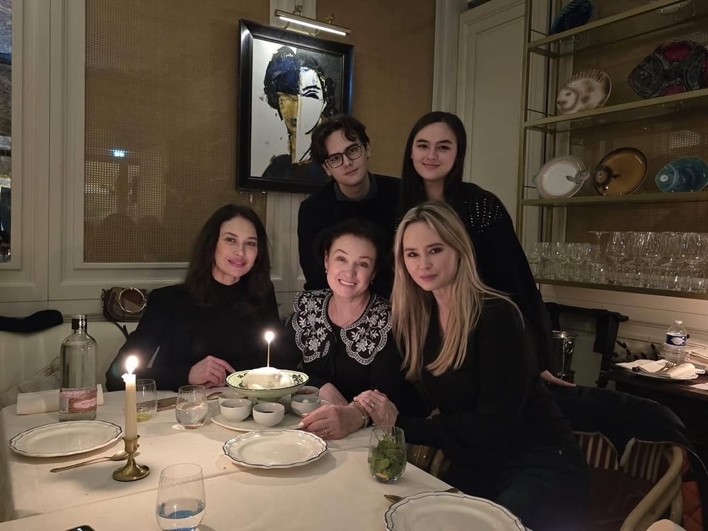 Ольга Куриленко с семьей