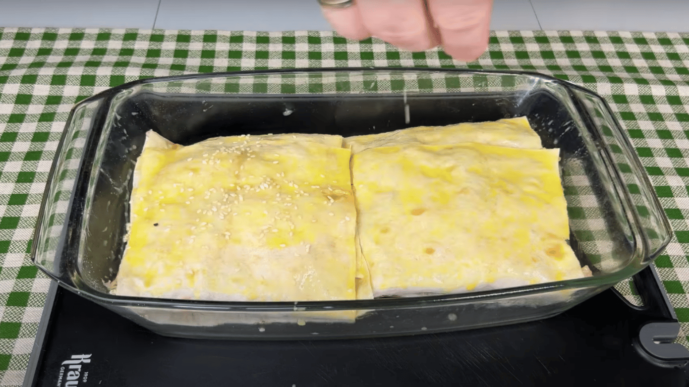 запечений лаваш з начинкою на закуску