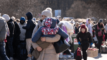 Польща скоротила продовження захисту для біженців з України — який термін - 285x160