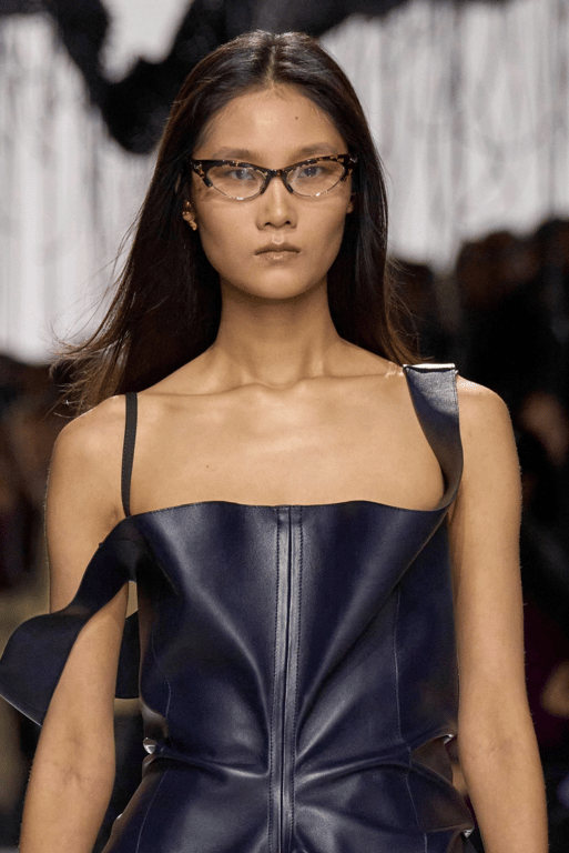 Окуляри, які мають дорослу форму