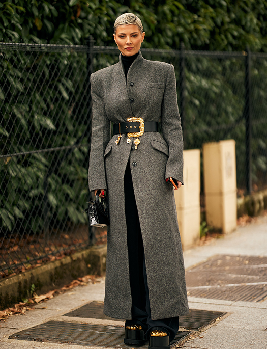 З чим носити ультрадовге пальто