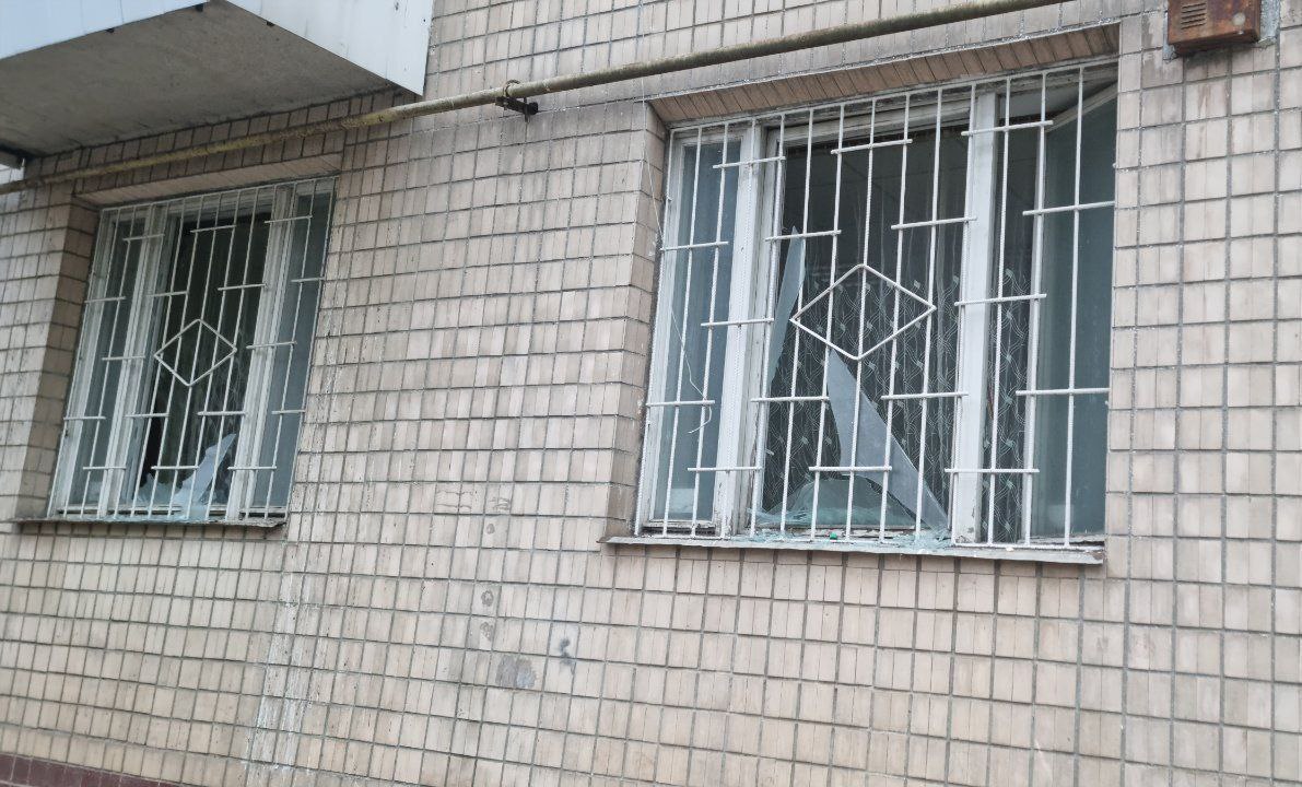 Ночная атака шахедов — повреждена женская консультация в Одессе - фото 1