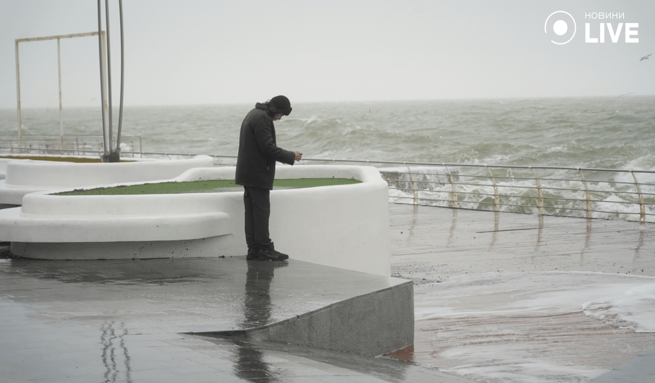 У владі хвиль і вітру — шторм в Одесі очима фотографа Новини.LIVE - фото 2