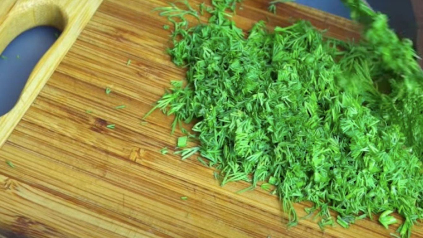 смачні смажені пісні котлети з капустою