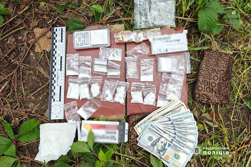 У затриманих в Києві наркодилерів вилучили наркотичних речовин на 4 млн грн - фото 2