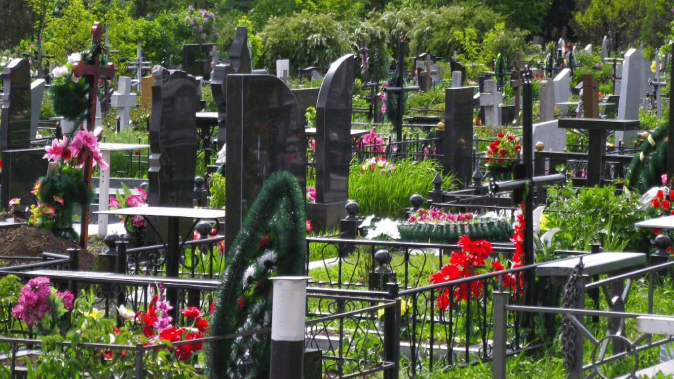 У Дніпрі запустили електронну систему резервування місць на кладовищах