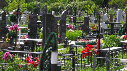 У Дніпрі запустили електронну систему резервування місць на кладовищах - 285x160