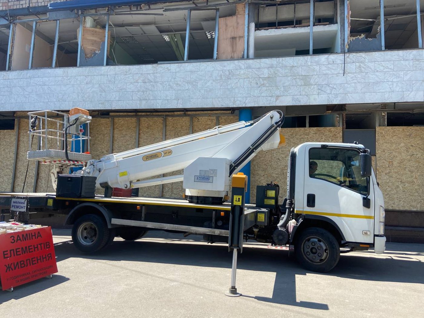 Repair of Lukianivska metro station after shelling — photo