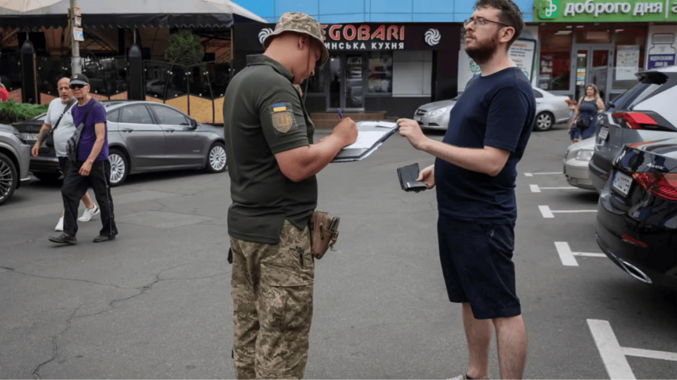 Нардеп пояснив, чи можна знімати працівників ТЦК