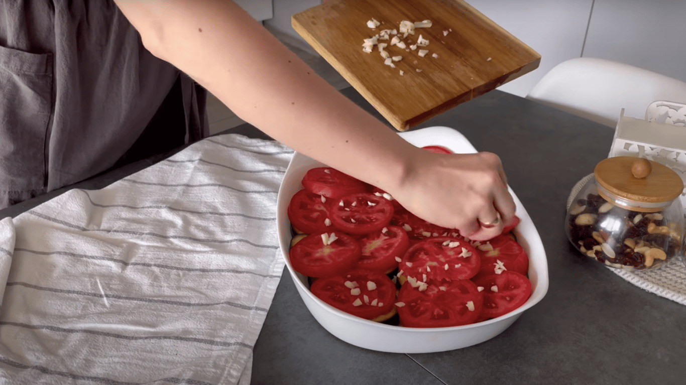 Ароматна закуска із запечених баклажанів