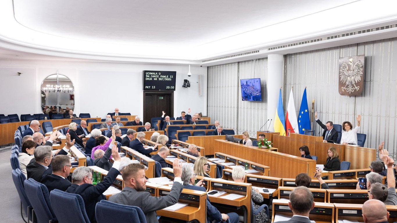 Сенат Польши призвал НАТО применить к Украине чрезвычайную процедуру