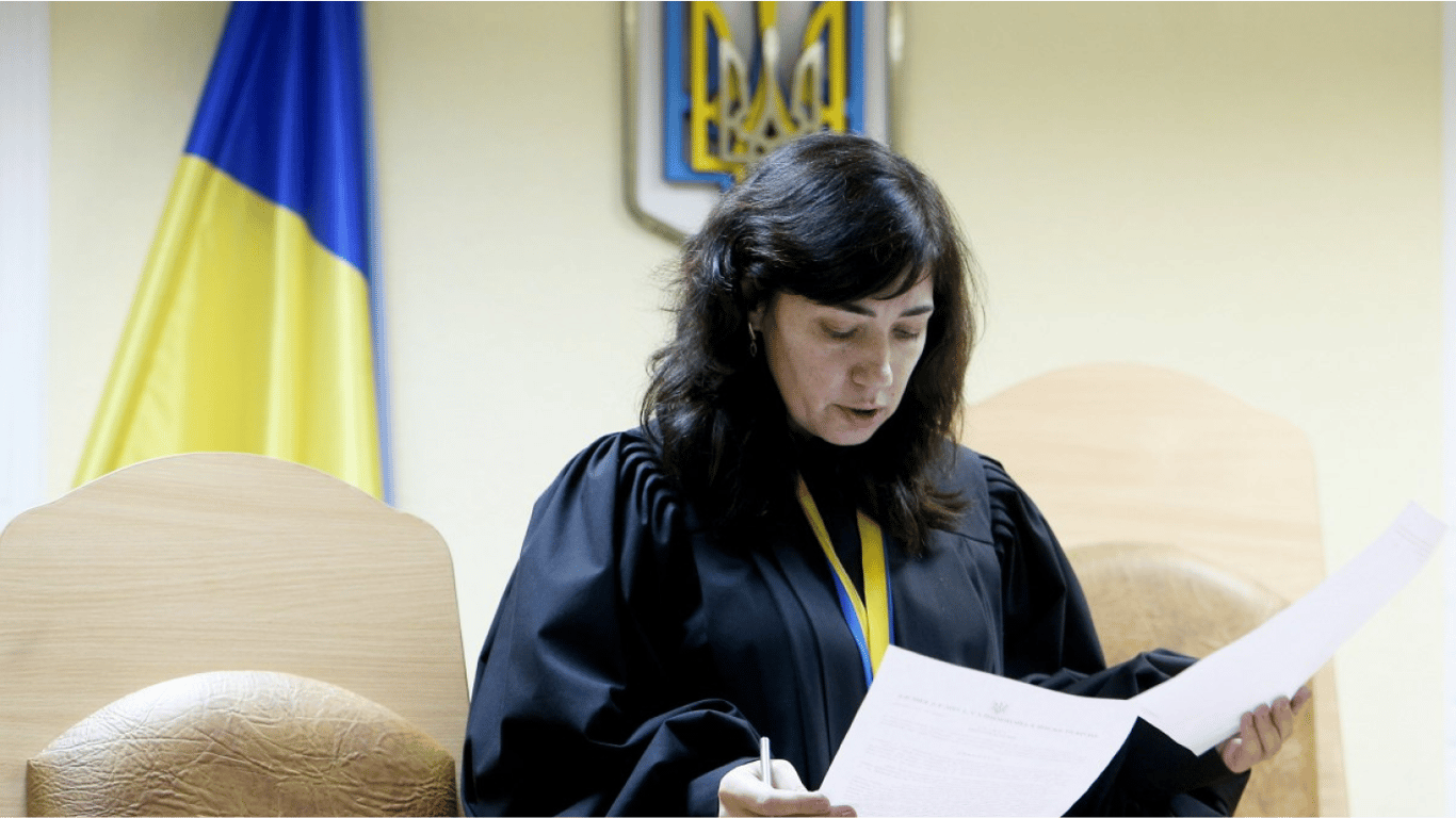 Громадянин хотів судитись із Зеленським через заборону виборів, але Верховний суд перенаправив його до Конституційного суду