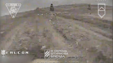 Не убегут — в 3-й ОШБр показали работу дронов по российской пехоте - 285x160