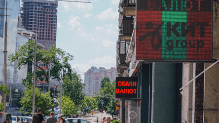 Купівля доларів у травні 2026 року: що буде з курсом найближчим часом - 285x160