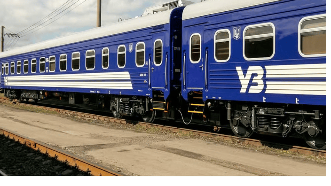 Десятки поїздів затримуються через атаки РФ по залізниці: список