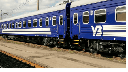 Десятки поїздів затримуються через атаки РФ по залізниці: список - 290x166