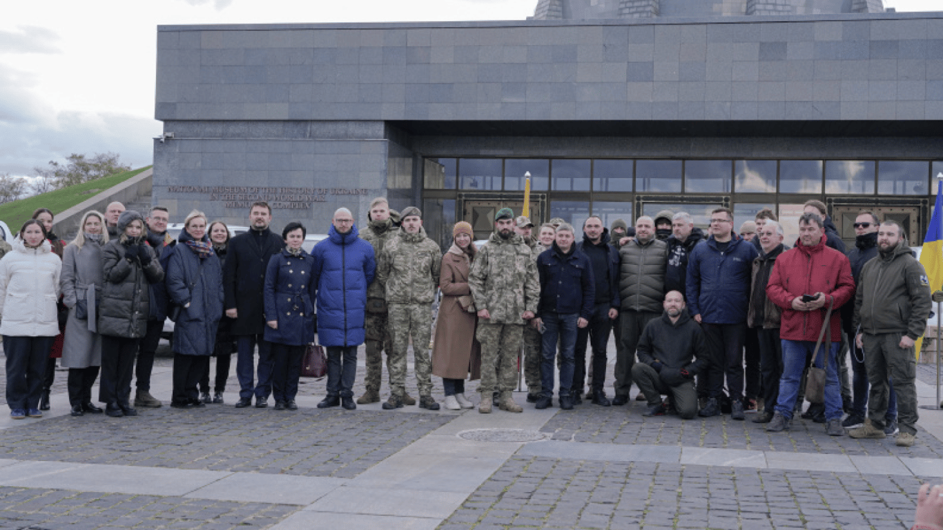 Военная помощь Украине — Литва передала технику для разминирования территорий