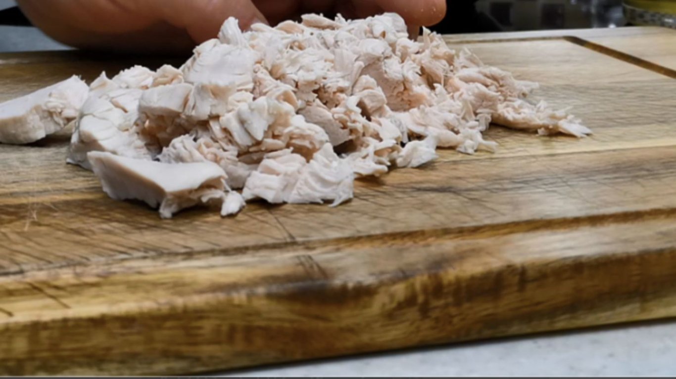 який смачний салат приготувати з редькою