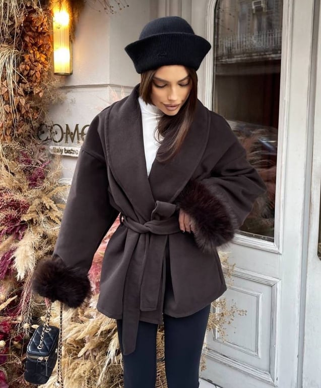 Хутро на рукавах зараз в моді