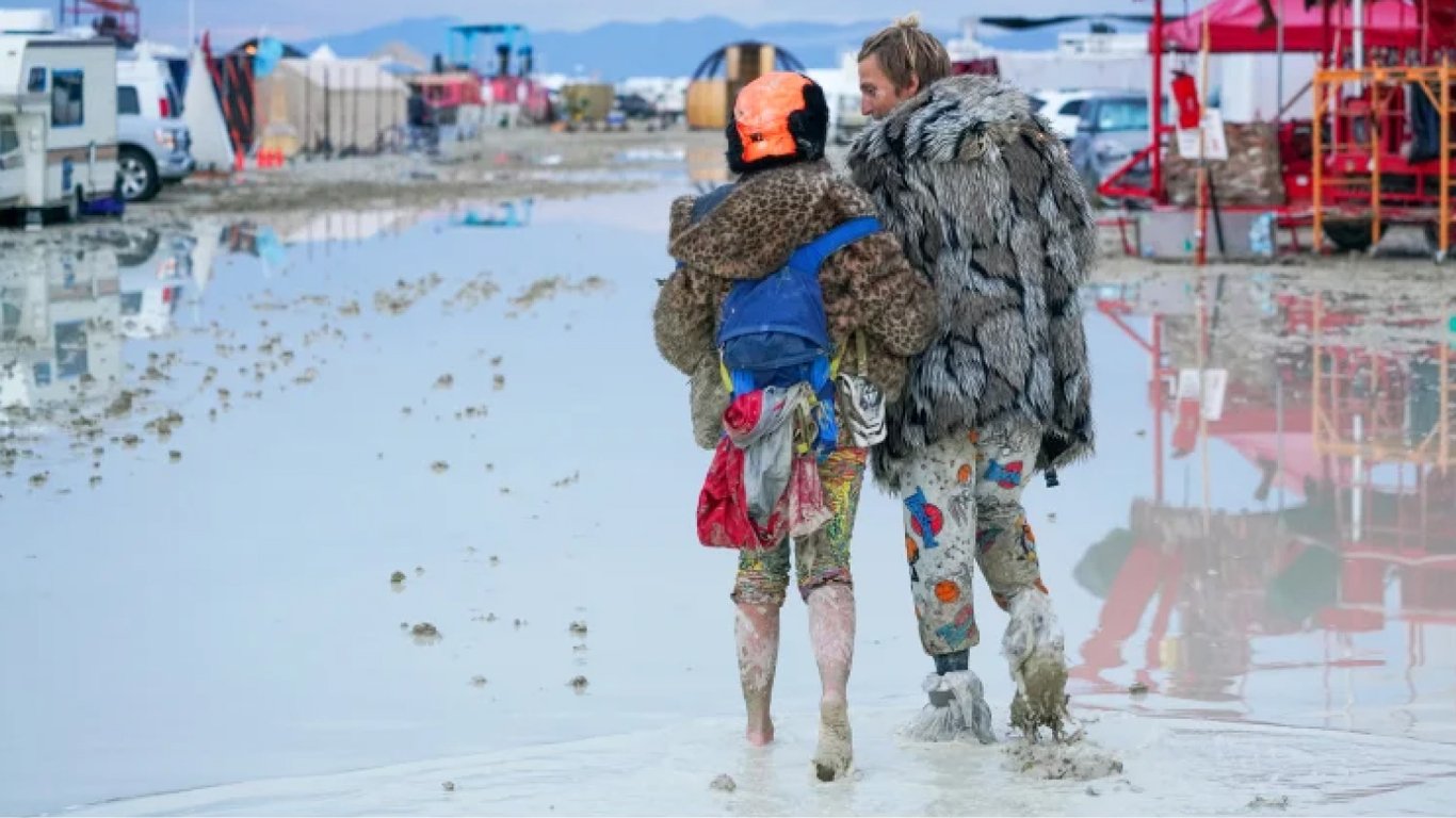 Природна стихія заблокувала десятки тисяч гостей фестивалю Burning Man: фото та відео
