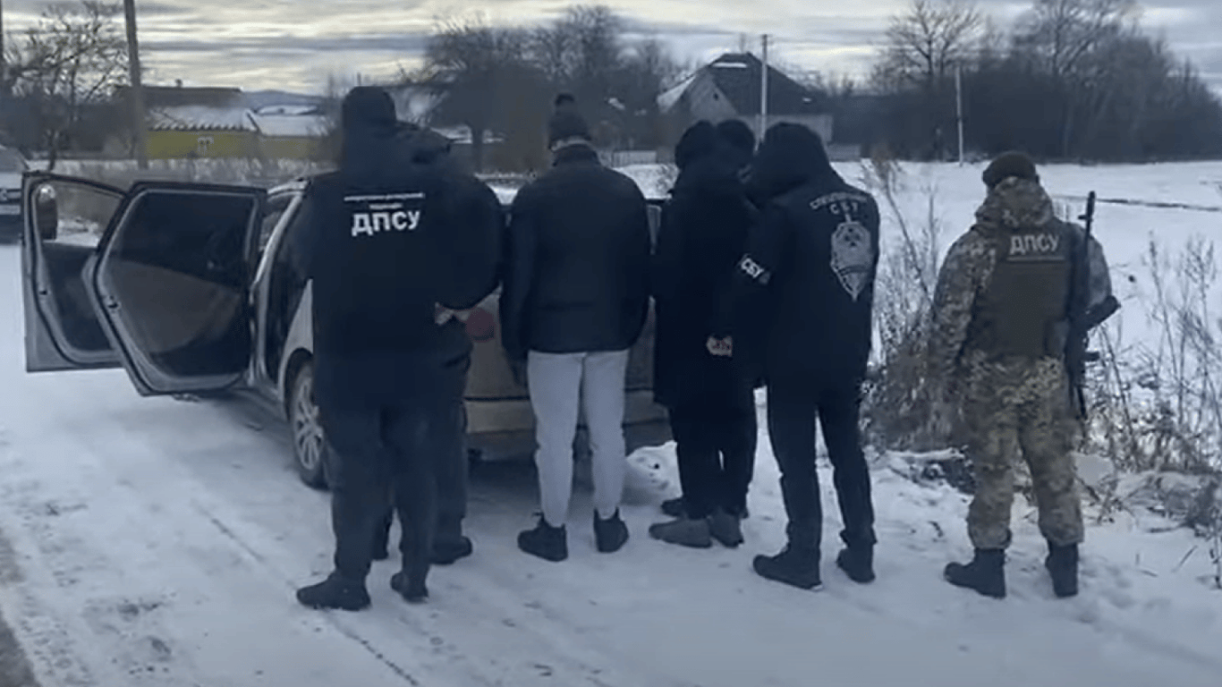 Прикордонники затримали трьох чоловіків, які намагалися потрапити до Румунії майже за 4 тис. євро