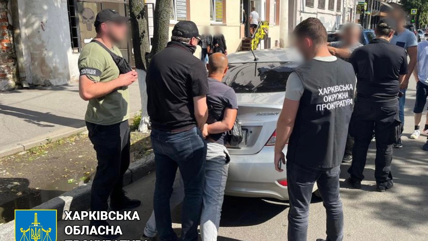 Помогали уклончанам бежать за границу: в Харькове задержаны руководители двух благотворительных фондов